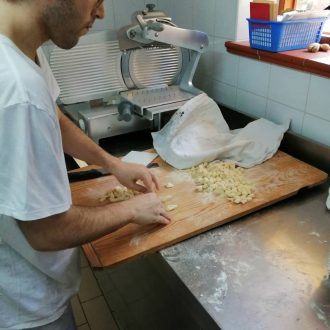 Ristorante-preparzione-gnocchi-